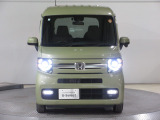 ハロゲンより明るく、より遠くまでさらなる安心感のあるLEDヘッドライトを採用。点灯忘れも防止できるオートライトコントロール機構付きです。