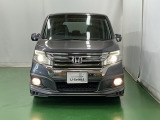 ディスチャージヘッドライト【HID】を装備していますのでとても明るく、夜間の走行や雨の日も安全・安心です。オートライトコントロール付きで周囲の明るさに応じて自動で点灯・消灯します。