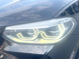 ●LEDヘッドライト:夜間走行時も良好な視界を確保し安心して運転できる高輝度LEDヘッドライトを装備!点灯速度が早く、消費電力も抑えられています。