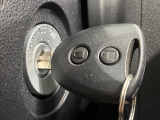 【キーレス】少し離れた場所からでもボタン一つでドアの開錠・施錠ができるのでとっても便利!ドアの鍵穴周りに傷をつけることもありません♪