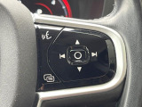 【ステアリングスイッチ】運転中、前方から目線をそらさずにオーディオ等の操作ができるよう、適切に配置されたスイッチ類。安心&快適なドライブを演出してくれる便利な機能です。