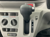 オートマチックシフトレバーは、手になじみ操作しやすい形状で安全運転にもつながります♪