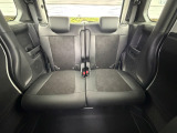 当社の中古車は、フロアマット付きで販売しておりません。中古車という特性上匂いや見栄えなどの状態が左右される為です。純正、社外の新品マットをご検討いただけます。予め得ご了承下さい。
