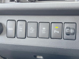 【スマートアシスト】走行中に前方の車両等を認識し、衝突しそうな時は警報とブレーキで衝突回避と被害軽減をアシスト。より安全にドライブをお楽しみいただけます。