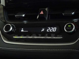 車内を快適に、オートエアコンを装備しています。