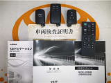 スマートキー&エンジンスターター&後席モニター用リモコン付。取扱説明書とメンテナンスノートもあります☆品質評価シート付いてます!トヨタ認定中古車ライト!!
