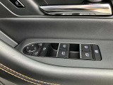 ドアロックと連動するオートミラーシステムを搭載。
