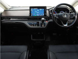 ◆視界広々で非常に運転しやすくロングドライブでも疲れを感じさせないすっきりとまとまったインパネ周りです。
