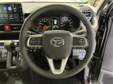 ステアリングから手を離さず、運転に集中したままオーディオ等の操作ができます。