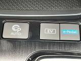 プロパイロットパーキングです。指一本で車庫入れ可能です。縦列駐車もできます!