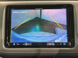 リバースギアに入れるだけで後方の表示へ切り替わります。夜間や雨の日の駐車も楽になりますよ。