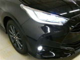 LEDヘッドライトです。デザイン性がよくとても明るいので、夜間の走行や悪天候でも安心です。しかも長寿命!