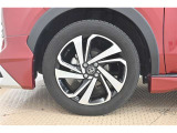 純正なので車に似合うデザインになっていますね。スタッドレスタイヤもご相談下さい。