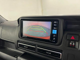 後方の死角をしっかりカバーするバックカメラ付き。駐車が苦手な方にも安心です。