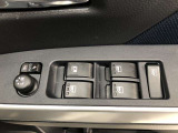 パワーウィンドのスイッチです。運転席に座りながら、助手席や後席の窓を開け閉めできるので大変便利ですよ。