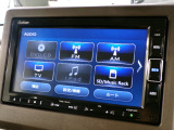 CD、DVD、Bluetooth、AM、FM、AUX、スマートフォン接続ができます。