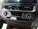 使いやすさや安全性を追求したステアリング周り!高級車ゆえにスイッチ類が多いのも特徴ですね!考え尽くされた配置ですぐに使いこなす事が出来ますのでご安心下さい!是非、体感してみて下さい!!