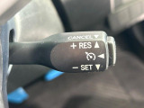 【クルーズコントロール】高速道路もラクラク走行。アクセルを離しても一定速度で走行ができ、長距離運転時の負担を軽減!加速・減速も簡単なスイッチ操作で調整できます。