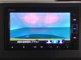 ギヤをR(バック)に入れるとナビの画面に後ろの映像が映るリアカメラ付です。後退時、コンディションが悪い視界でもカラーバックモニターがドライバーをサポートします。