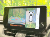 【パノラミックビューモニター】専用のカメラにより、上から見下ろしたような視点で360度クルマの周囲を確認することができます☆死角部分も確認しやすく、狭い場所での切り返しや駐車もスムーズに行えます。