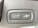 【パワーバックドア】スマートキーや運転席のボタンを押すだけでリアゲートが自動で開閉します!荷物を持っている時や、高い位置にあるバックドアを閉める際に便利な機能です。