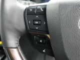 ステアリングスイッチ付き。手を離さずにさまざまな操作が可能です。