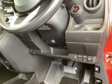 横滑りを防ぐVSAなどのスイッチは、運転席の右側、手の届きやすい位置にあります。
