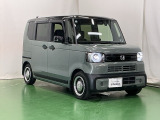 大きく開くスライドドアで狭い場所でも隣を気にすることなく楽に乗り降りできます