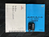 スマートキーは鍵をバッグに入れたままでもドアロックの開閉やエンジンのON・OFFができます。夜間や雨の日も鍵を探さなくて良いので便利です。