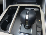 CX-60のシフトレバーです。電子制御の8速オートマチックとなっております☆