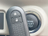 【スマートアシスト】走行中に前方の車両等を認識し、衝突しそうな時は警報とブレーキで衝突回避と被害軽減をアシスト。より安全にドライブをお楽しみいただけます。