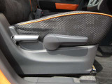 一人一人に合ったポジションにシートを細かく調整することが出来ます。長時間の運転でも疲れにくくなり、安心して運転することに寄与します。