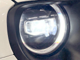 ●LEDヘッドライト:夜間走行時も良好な視界を確保し安心して運転できる高輝度LEDヘッドライトを装備!点灯速度が早く、消費電力も抑えられています。