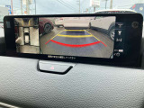 360&deg;ビューモニターでは、両サイドとフロント、バックカメラの合成で、あたかも上空から見下ろした様に周囲を確認して頂けます。駐車場だけでなく、T字路等でも活躍のアイテムです!