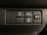 ハンドルの右側にはヘットライトリベライザーとHondaセンシング用のVSA解除スイッチなどがついています。ヘッドライトリベライザーは道路状況や積荷の加重に応じてライトの高さを調節できます。