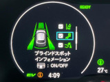 【ホンダセンシング】走行中に前方の車両等を認識し、衝突しそうな時は警報とブレーキで衝突回避と被害軽減をアシスト。より安全にドライブをお楽しみいただけます。