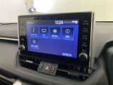 ディスプレイオーディオを装備。スマホとクルマをつなぐことで、これまでのナビに加えて、いろんなサービスが楽しめます。