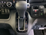 発進時から滑らかに加速する無段階変速のCVTはストップ&ゴーの多い街の中も快適です