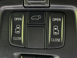 【両側パワースライドドア】スマートキーや運転席のスイッチで後席両側スライドドアの開閉が可能♪電動だから力を入れてドアを開ける必要が無く、小さなお子様でも簡単に開け閉めでき快適です♪