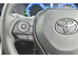 ステアリングスイッチ付き。前方から目を離すことなく操作することが可能です。