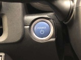 エンジンスタートスイッチです。キーが車内にあれば、エンジンの始動や停止はスイッチを押すだけ!キーを取り出す手間を省き、ワンプッシュで操作できるので簡単でスムーズです。