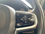 【ステアリングスイッチ】運転中、前方から目線をそらさずにオーディオ等の操作ができるよう、適切に配置されたスイッチ類。安心&快適なドライブを演出してくれる便利な機能です。