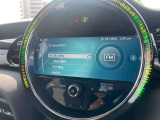 また、MINI正規認定中古車は、エマージェンシーサービスが自動付帯。24時間365日、皆様のカーライフをサポートいたします。確かな安心のうえで、「駆けぬける歓び」をご堪能ください。