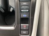 パーキングブレーキは、電子制御パーキングブレーキです。