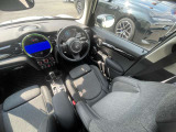 時を経ても深い魅力を放ち続けるMINI。より快適にお乗り頂くために、3つのサポートプログラムをご用意しております。※認定中古車保証は登録日より最長4年間まで延長が可能です。