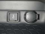 【充電用USB端子】デバイスの充電に便利です。※実際の接続端子は写真で確認or店舗までご気軽にお問合せください♪