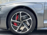 Audiは、スポーティなデザインからシンプルでエレガントなデザインまで、さまざまなデザインを提供しています。軽量でありながら高い強度を持っており車両のハンドリング性能やブレーキ性能が向上します。
