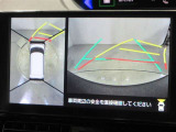 パノラミックビューモニター付きです。車両を上から見たような映像をディスプレイオーディオ画面に表示。運転席からの目視だけでは見にくい、車両周辺の状況をリアルタイムでしっかり確認できます。