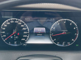 フルデジタルディスプレイを装備。運転情報を見やすく先進的に表示します。