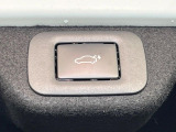 【パワーバックドア】スマートキーや運転席のボタンを押すだけでリアゲートが自動で開閉します!荷物を持っている時や、高い位置にあるバックドアを閉める際に便利な機能です♪